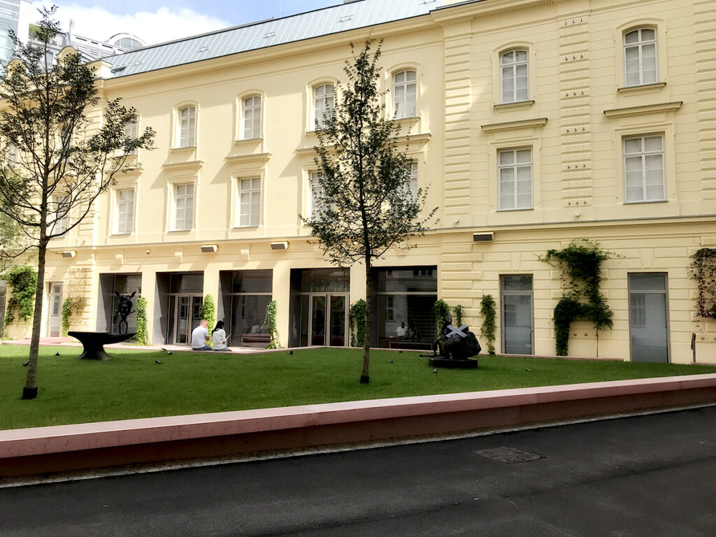 Vorplatz